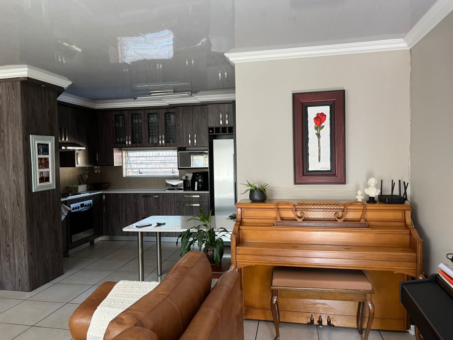 To Let 3 Bedroom Property for Rent in Langenhovenpark Free State